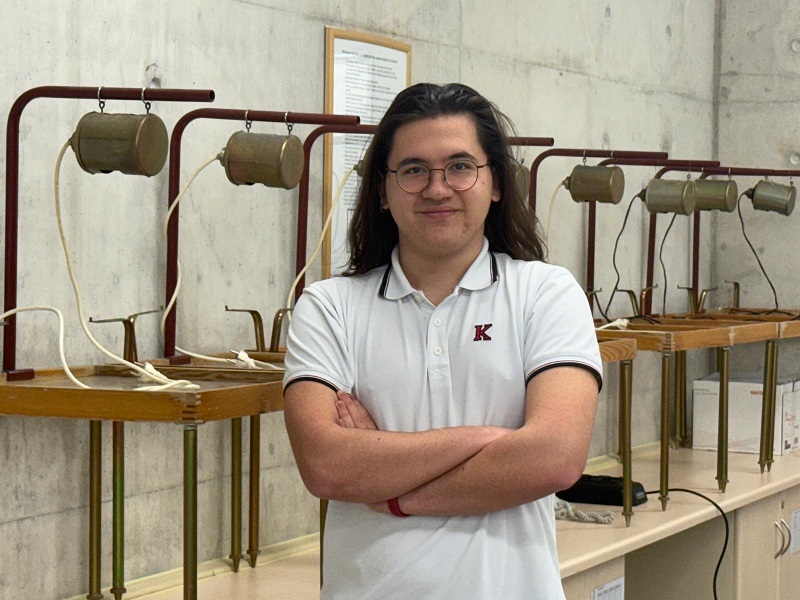 Deniz Avcı TÜBİTAK Fizik Yarışması Üçüncüsü