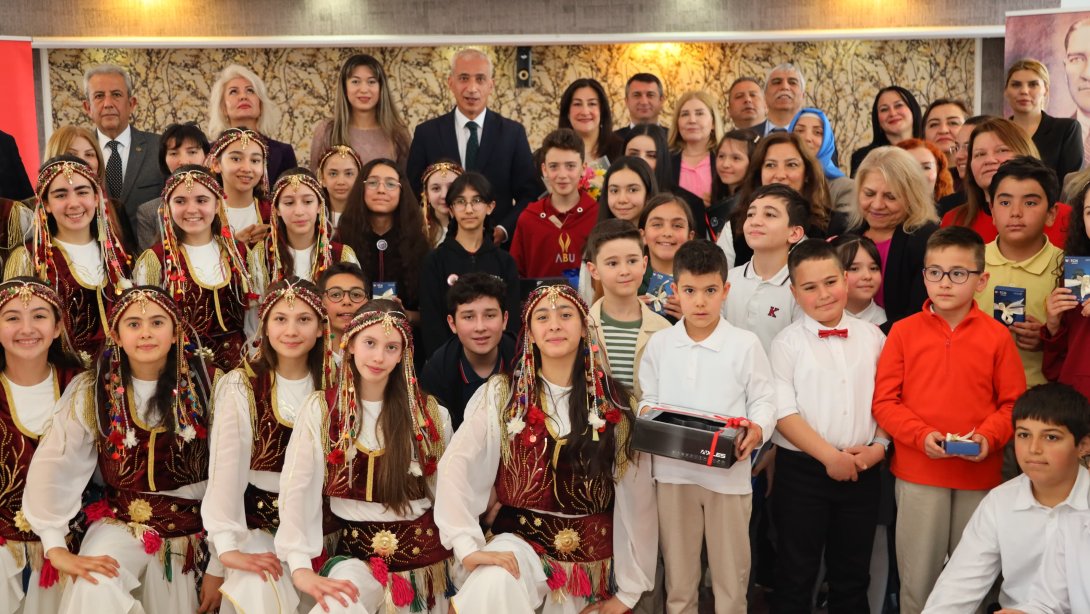Öğrenciler Gölbaşı’nda Kitapları Yanı Başında