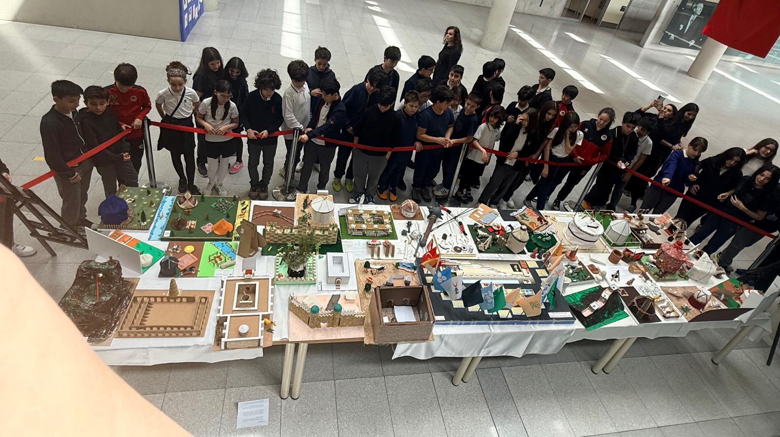6. Sınıflardan “Orta Asya’dan Bugüne Türk Tarihine Yolculuk” Sergisi