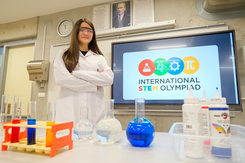 ALİSA DORA AÇIK FEN BİLİMLERİ DÜNYA 1.Sİ