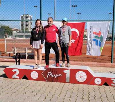 Öğrencimiz Lara ÖZCAN&#039;ın (7/F) Tenis Başarısı