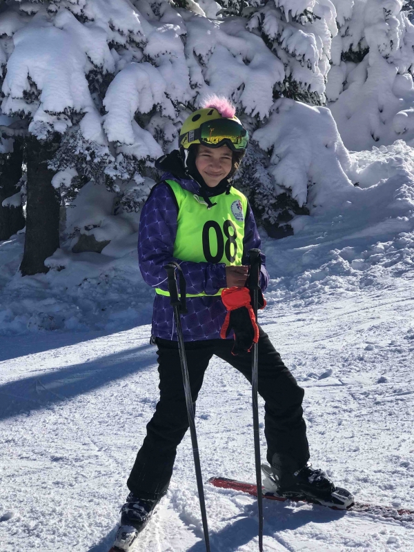Ortaokul öğrencimiz Lara KARAMÜRSEL'in Kayak Yarışması Başarısı