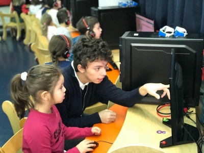 “Liseliler Kardeşlerine Kodlama Öğretiyor” Projesi Hour Of Code Etkinliği ile Devam Etti