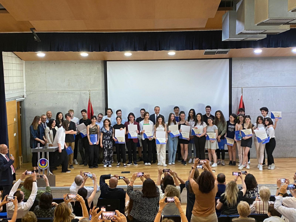 Kanada Çift Diploma Programından Mezun Olan Öğrencilerimiz Diplomalarını Törenle Aldı