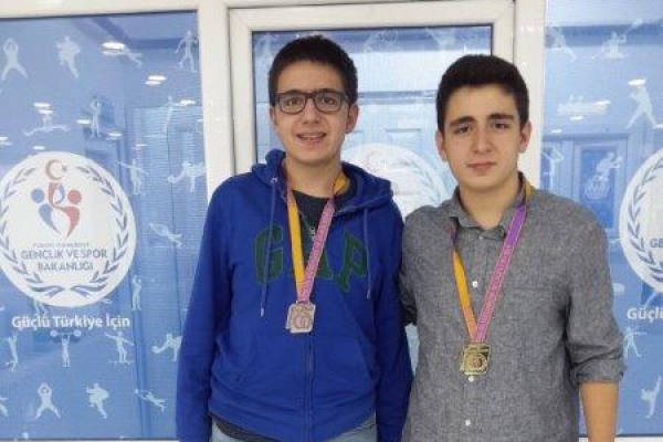 Ankara Yıldızlar Satranç Yarışmasında Öğrencilerimiz İlk Üçe Girdi