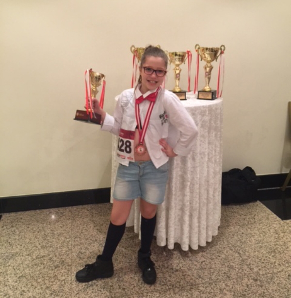Öğrencimiz Sportif Sosyal Danslar Yarışmasında Kupa ve Madalya Kazandı