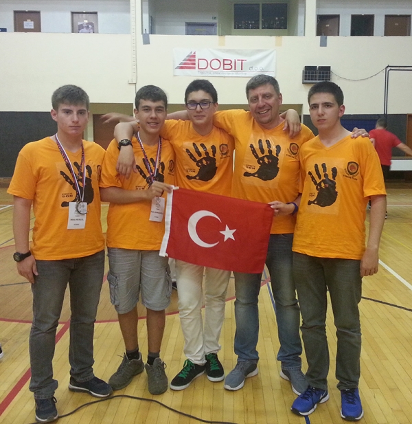 Balkan Coğrafya Olimpiyatı'nda Öğrencilerimiz İki Gümüş Madalya Kazandı