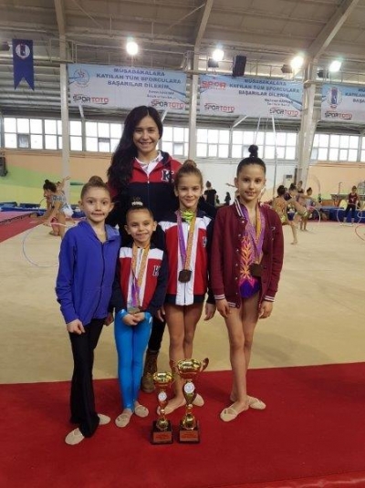 Ankara İli Okullar Arası Ritmik Cimnastik Yarışmasında İlkokul Öğrencilerimizin Başarısı