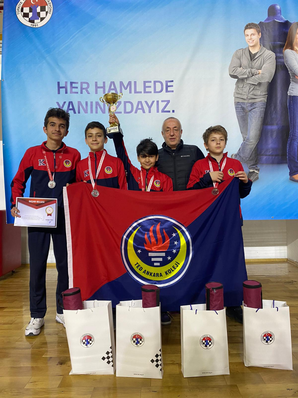 Ortaokul Satranç Takımımız Türkiye 2.si oldu