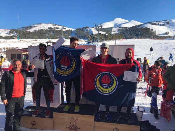 Öğrencimiz Kaan Şamgül Kayak'ta Türkiye 3.sü oldu