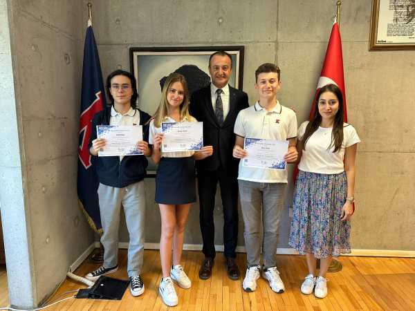 Lise Öğrencilerimiz “BIEA STEM” Yarışması’nda Aldıkları Ödülle Londra Parlamentosu’na Davet Edildiler