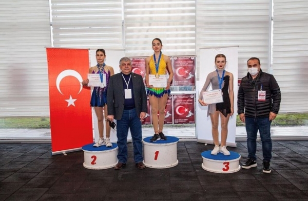 Öğrencimiz Azra Ulus Artistik Buz Pateni Büyükler Türkiye Şampiyonası Yarışmasında İkinci Oldu