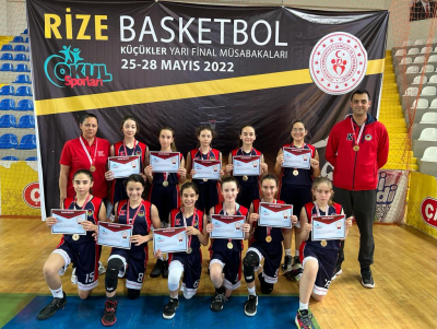 Ortaokul Küçük Kız-Erkek Basketbol Takımlarımız Türkiye Şampiyonası&#039;na Katılmaya hak Kazandı