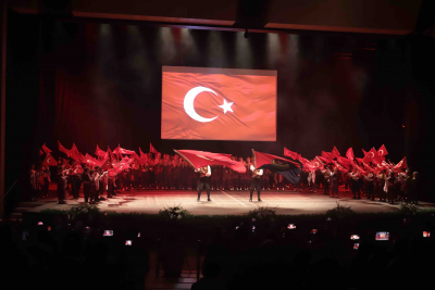 “Anadolu’da Bir Meşale” Halk Dansları Gösterisi Büyük Beğeniyle İzlendi