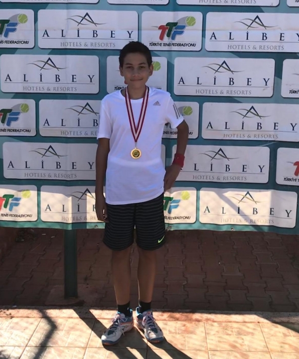 Öğrencimiz Arda Nejat Necipoğlu'nun Tenis Başarısı
