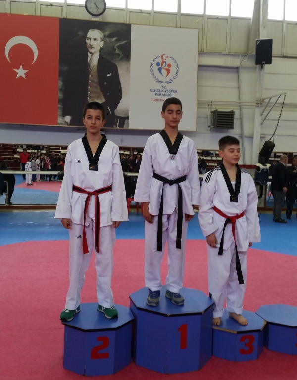 Öğrencimiz Ali Yalın AYDIN (6/R) Taekwondo İkincisi