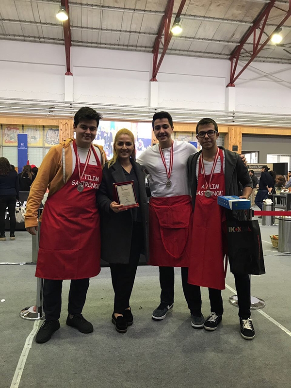 Öğrencilerimiz Atılım Üniversitesi "Fat Chef" Yarışmasında İkinci Oldu