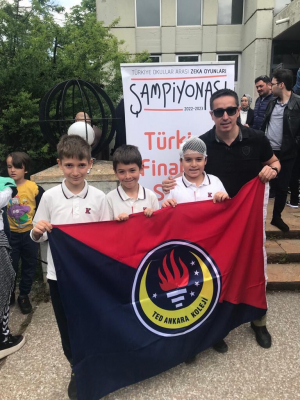 İlkokul 4.Sınıf Öğrencilerimiz Türkiye Zeka Vakfı’nın Düzenlediği Okullar Arası Zeka Şampiyonasında Türkiye Şampiyonu Oldu.