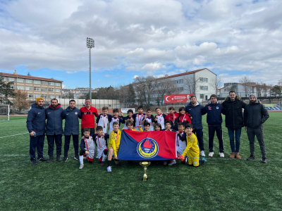 Ortaokul Küçük Erkek Futbol Takımımız Ankara Şampiyonu oldu.