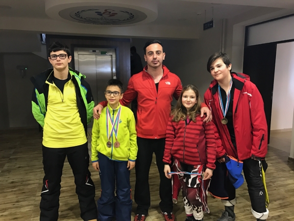İlkokul ve Ortaokul Kayak Takımlarımız Ankara 1.si
