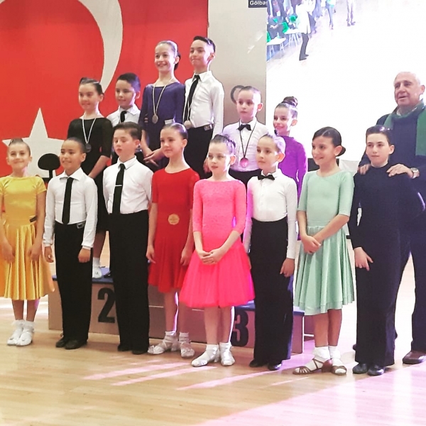 Öğrencimiz Selin YAVUZ Türkiye Dans Federasyonu Kulüpler Arası Dans Sporu 3. Etap Yarışmasında 3. Olmuştur