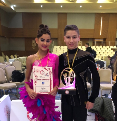 Öğrencimiz Ada USLUEL&#039;in Türkiye Yıldızlar 2 Latin ve Standard Danslar Türkiye Şampiyonası Başarısı