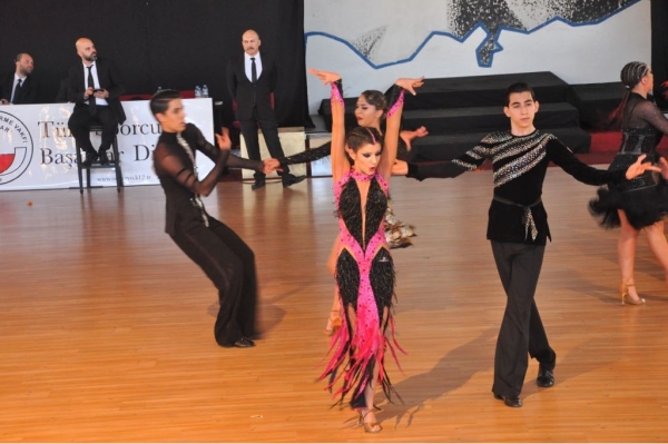 Öğrencimiz Özden Duru ÇİFTÇİ'den dansta 2.lik