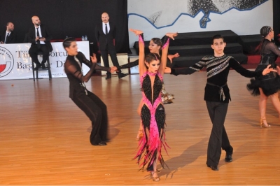 Öğrencimiz Özden Duru ÇİFTÇİ&#039;den dansta 2.lik