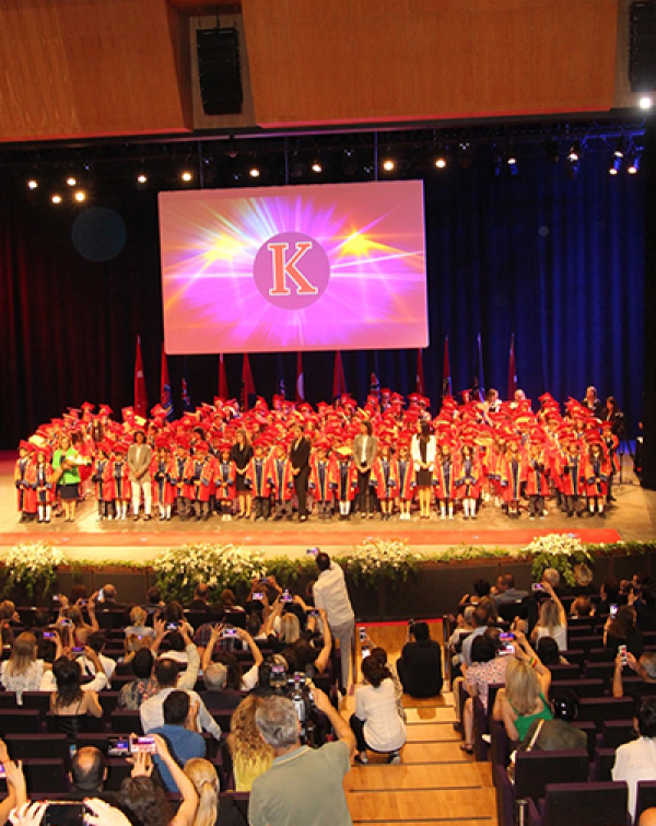 İlkokul Mezuniyet Töreni'mizi Ata Sahne’de Gerçekleştirdik
