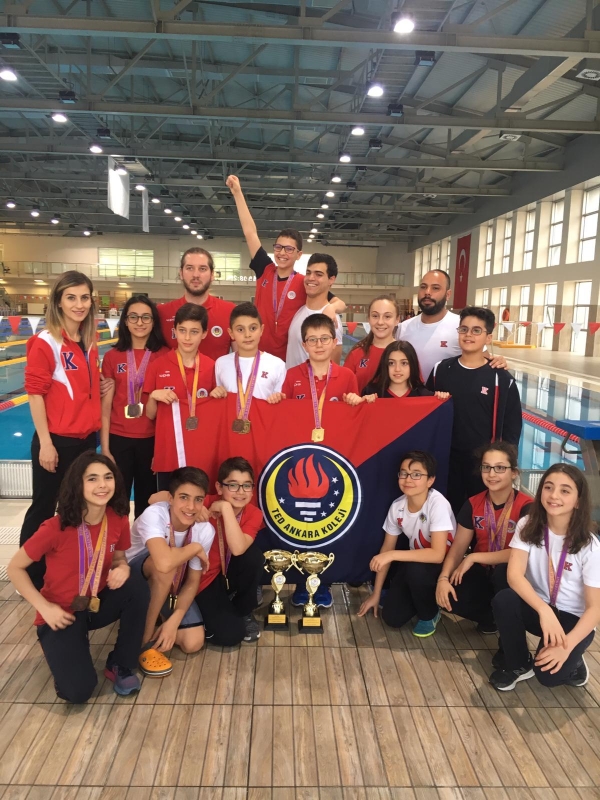 Küçük Kız-Erkek Yüzme takımımız Ankara 1.si