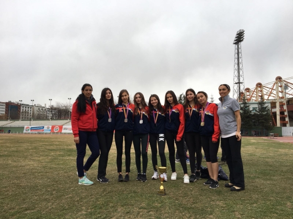 Lise Kız Atletizm Takımımız Ankara 2.si