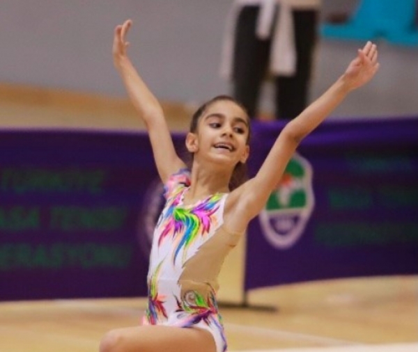 Öğrencimiz Zeynep Duru BİNGÖL (3-R) Ritmik Cimnastik'te 2. oldu.
