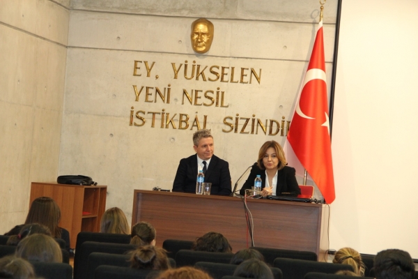 TRT Spikerlerinden Fulin Arıkan ve Erdoğan Arıkan Okulumuza Konuk oldular