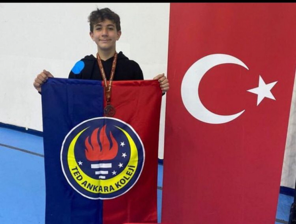 Ortaokul öğrencimiz Mehmet Bertuğ Çeçen U14 Epe Dalında Bronz Madalya Kazandı.