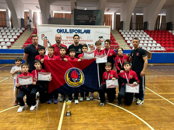 Ortaokul Küçük Erkek Basketbol Takımımız Türkiye 4.sü Oldu.