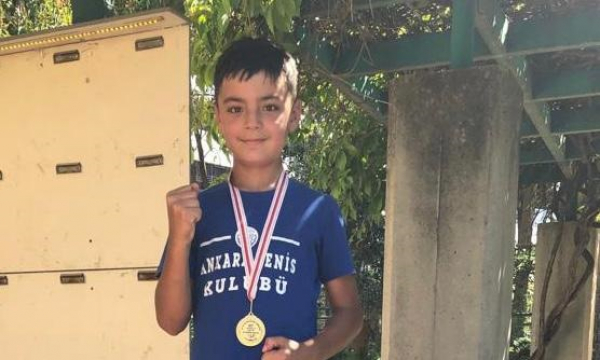 Öğrencimiz Kemal Ali İnce 10 Yaş Hafta Sonu Tenis Turnuvası'nda 1. Oldu