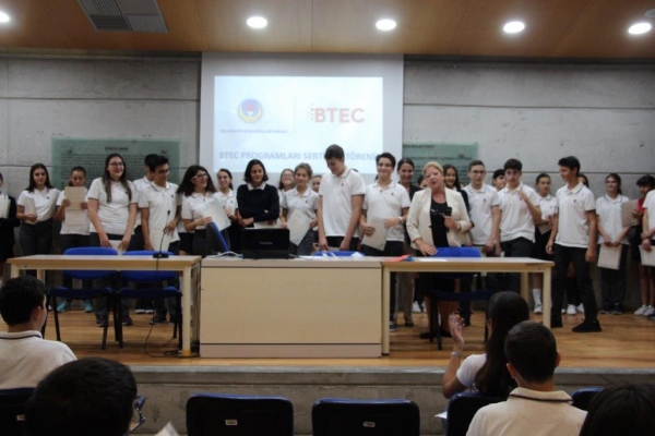 Ortaokul BTEC Programını Tamamlayan Öğrencilerimize Sertifikaları Verildi