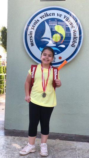 Öğrencimiz Işık Tümok Hafta Sonu Tenis Turnuvasında üçüncü oldu