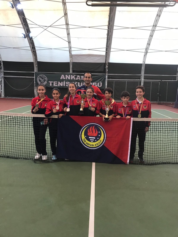 Küçük Kız-Erkek Tenis Takımlarımızın Başarısı