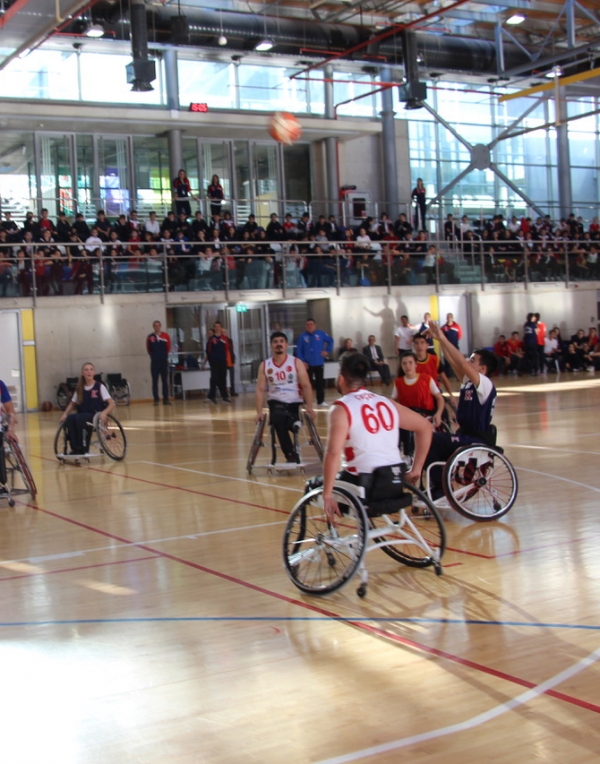 Engelliler Günü’nde Tekerlekli Sandalye Basketbolu'nu Tanıdık