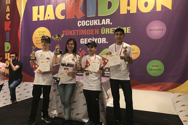 Ortaokul Öğrencilerimiz Hackidhon 2017 Turnuvasında Türkiye Birincisi Oldular