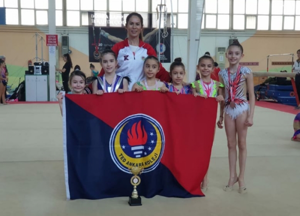 Öğrencilerimizin Ritmik Cimnastik Yarışmasındaki Başarısı